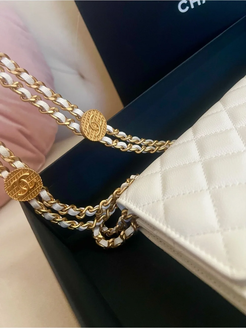 NEW🔥Chanel Caviar Twist Your Buttons WOC Crossbody white GHW